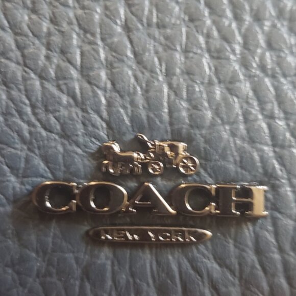 Coach x Peanuts Snap Wallet with Snoopy Ski Motif NWT - Picture 8 of 15